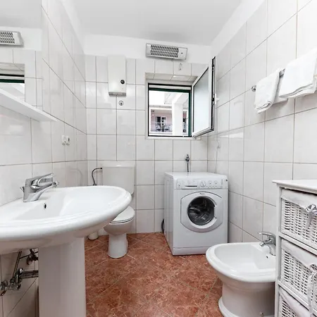Gisela Apartment